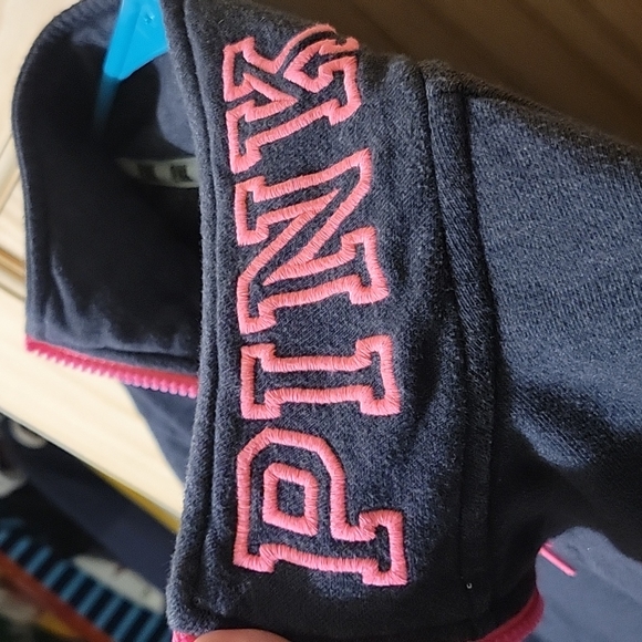 Pink VS pullover - Picture 2 of 4